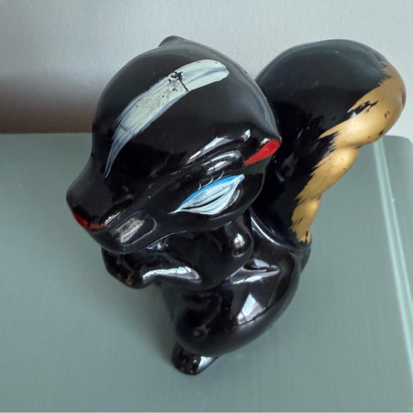Vintage ceramic skunk (or swuirrel) with gold tail - Picture 3 of 7